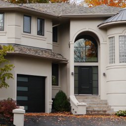 Beautiful Home With Specialty Windows